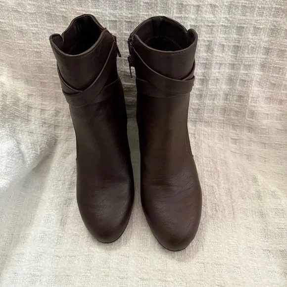 A2 Aerosoles Ankle Boots Invitation Brown Faux Leather Side Zip Heels - Picture 7 of 14